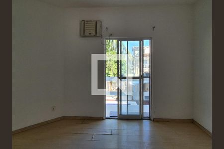 Casa de condomínio à venda com 265m², 3 quartos e 1 vaga Casa de condomínio à venda com 265m², 3 quartos e 1 vagaQuarto