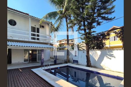 Casa de condomínio à venda com 265m², 3 quartos e 1 vaga Casa de condomínio à venda com 265m², 3 quartos e 1 vagaCorredor