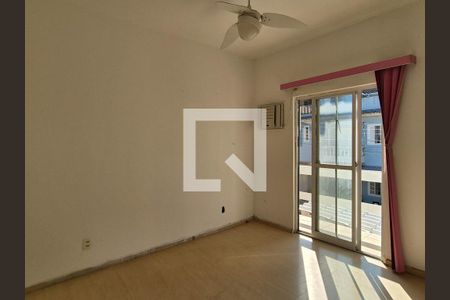 Casa de condomínio à venda com 265m², 3 quartos e 1 vaga Casa de condomínio à venda com 265m², 3 quartos e 1 vagaQuarto