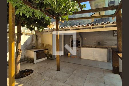 Casa de condomínio à venda com 265m², 3 quartos e 1 vaga Casa de condomínio à venda com 265m², 3 quartos e 1 vagaÁrea externa