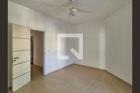 Casa de condomínio à venda com 265m², 3 quartos e 1 vaga Casa de condomínio à venda com 265m², 3 quartos e 1 vagaQuarto