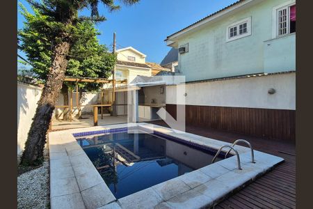 Casa de condomínio à venda com 265m², 3 quartos e 1 vaga Casa de condomínio à venda com 265m², 3 quartos e 1 vagaÁrea externa