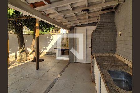 Casa de condomínio à venda com 265m², 3 quartos e 1 vaga Casa de condomínio à venda com 265m², 3 quartos e 1 vagaÁrea externa