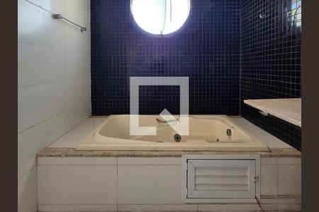 Casa de condomínio à venda com 265m², 3 quartos e 1 vaga Casa de condomínio à venda com 265m², 3 quartos e 1 vagaBanheiro