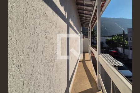 Casa de condomínio à venda com 265m², 3 quartos e 1 vaga Casa de condomínio à venda com 265m², 3 quartos e 1 vagaSacada