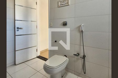Casa de condomínio à venda com 265m², 3 quartos e 1 vaga Casa de condomínio à venda com 265m², 3 quartos e 1 vagaBanheiro