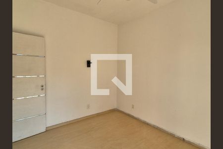 Casa de condomínio à venda com 265m², 3 quartos e 1 vaga Casa de condomínio à venda com 265m², 3 quartos e 1 vagaQuarto