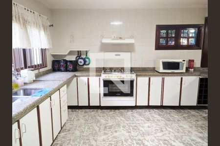 Casa à venda com 408m², 6 quartos e 4 vagasCozinha