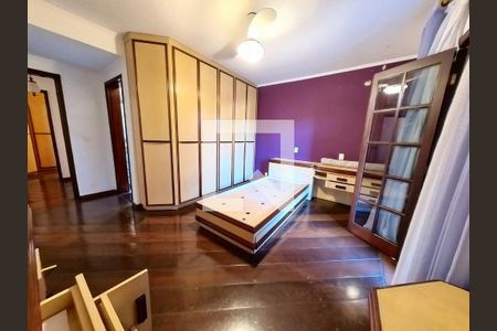 Casa à venda com 408m², 6 quartos e 4 vagasQuarto 2