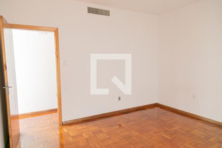 Casa à venda com 380m², 5 quartos e 6 vagas Casa à venda com 380m², 5 quartos e 6 vagasQuarto 3