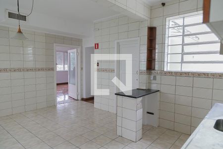 Casa à venda com 380m², 5 quartos e 6 vagas Casa à venda com 380m², 5 quartos e 6 vagasCozinha