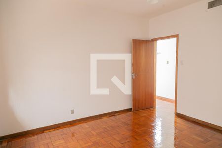 Casa à venda com 380m², 5 quartos e 6 vagas Casa à venda com 380m², 5 quartos e 6 vagasQuarto 3