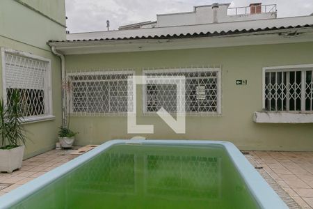 Casa à venda com 380m², 5 quartos e 6 vagas Casa à venda com 380m², 5 quartos e 6 vagasÁrea comum - Piscina