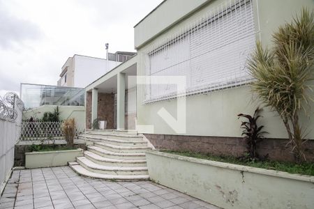 Casa à venda com 380m², 5 quartos e 6 vagas Casa à venda com 380m², 5 quartos e 6 vagasFachada