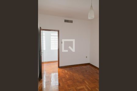 Casa à venda com 380m², 5 quartos e 6 vagas Casa à venda com 380m², 5 quartos e 6 vagasQuarto 4