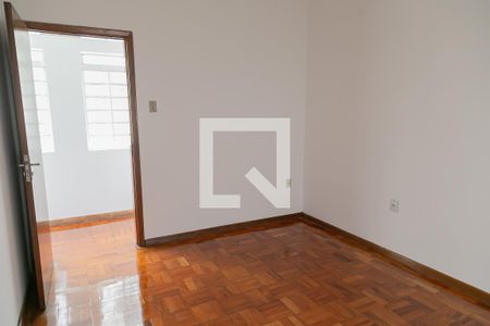 Casa à venda com 380m², 5 quartos e 6 vagas Casa à venda com 380m², 5 quartos e 6 vagasQuarto 4