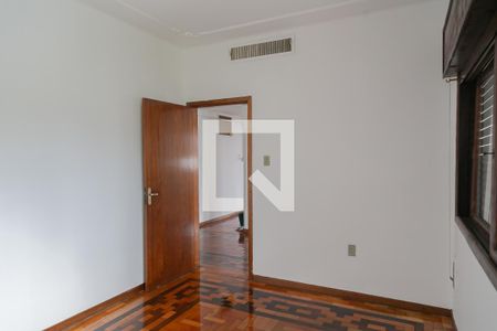 Casa à venda com 380m², 5 quartos e 6 vagas Casa à venda com 380m², 5 quartos e 6 vagasQuarto 1