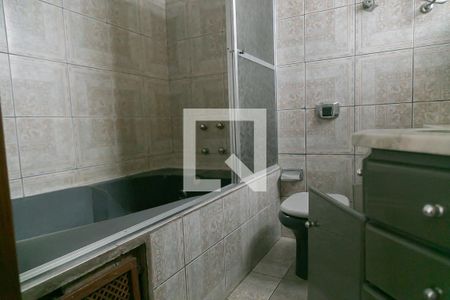 Casa à venda com 380m², 5 quartos e 6 vagas Casa à venda com 380m², 5 quartos e 6 vagasBanheiro da Suíte 1