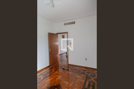 Casa à venda com 380m², 5 quartos e 6 vagas Casa à venda com 380m², 5 quartos e 6 vagasQuarto 1