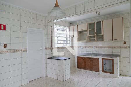 Casa à venda com 380m², 5 quartos e 6 vagas Casa à venda com 380m², 5 quartos e 6 vagasCozinha