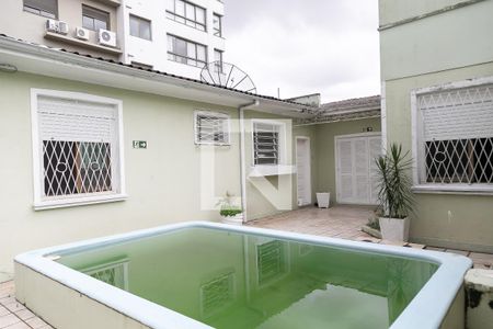 Casa à venda com 380m², 5 quartos e 6 vagas Casa à venda com 380m², 5 quartos e 6 vagasÁrea comum - Piscina