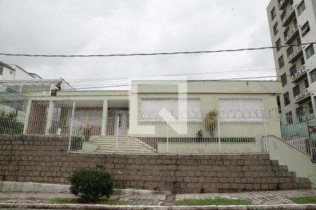 Casa à venda com 380m², 5 quartos e 6 vagas Casa à venda com 380m², 5 quartos e 6 vagasFachada