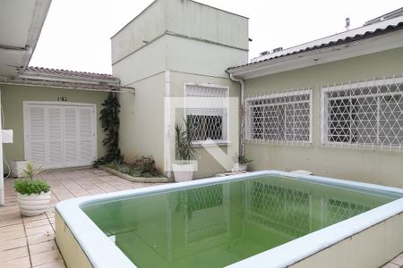 Casa à venda com 380m², 5 quartos e 6 vagas Casa à venda com 380m², 5 quartos e 6 vagasÁrea comum - Piscina