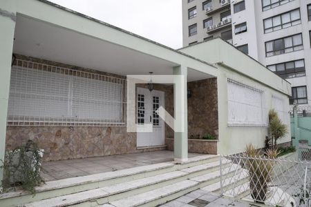 Casa à venda com 380m², 5 quartos e 6 vagas Casa à venda com 380m², 5 quartos e 6 vagasFachada