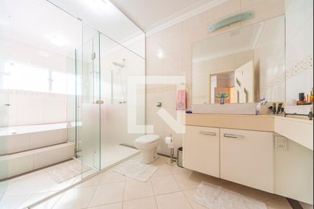 Casa à venda com 395m², 3 quartos e 4 vagasBanheiro do Quarto 1