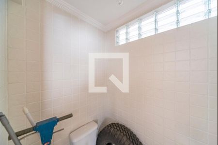 Casa à venda com 395m², 3 quartos e 4 vagasBanheiro da garagem