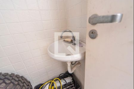 Casa à venda com 395m², 3 quartos e 4 vagasBanheiro da garagem