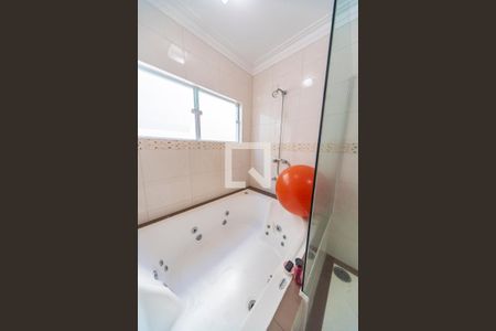 Casa à venda com 395m², 3 quartos e 4 vagasBanheiro do Quarto 1