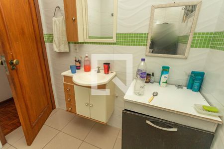 Casa à venda com 130m², 3 quartos e 2 vagas Casa à venda com 130m², 3 quartos e 2 vagasBanheiro social