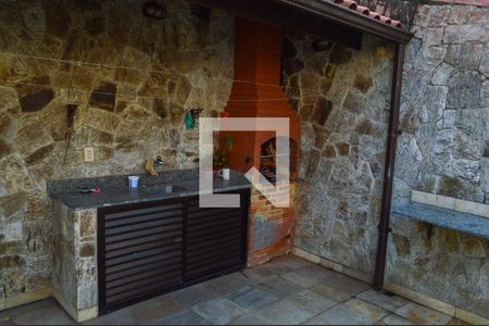 Casa de condomínio à venda com 150m², 3 quartos e 4 vagasChurrasqueira