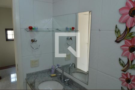 Casa de condomínio à venda com 150m², 3 quartos e 4 vagasBanheiro