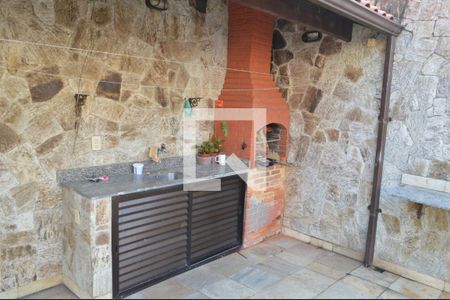 Casa de condomínio à venda com 150m², 3 quartos e 4 vagasChurrasqueira