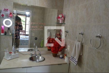 Casa de condomínio à venda com 150m², 3 quartos e 4 vagasBanheiro da Suíte