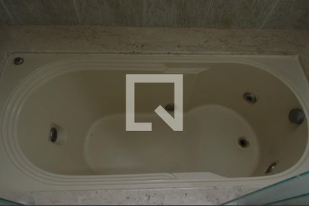 Casa de condomínio à venda com 150m², 3 quartos e 4 vagasBanheiro da Suíte