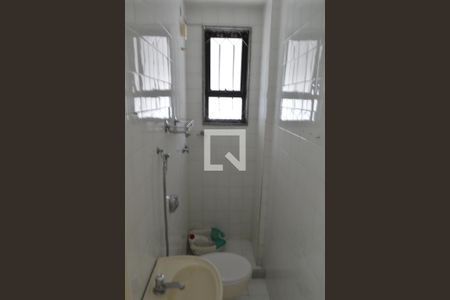 Casa de condomínio à venda com 150m², 3 quartos e 4 vagasBanheiro de serviço