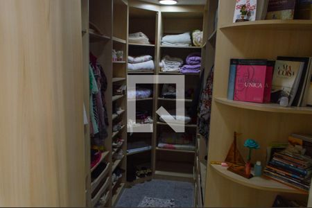 Casa de condomínio à venda com 150m², 3 quartos e 4 vagasCloset da suíte