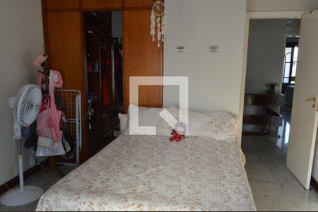 Casa de condomínio à venda com 150m², 3 quartos e 4 vagasQuarto 2