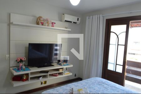 Casa de condomínio à venda com 150m², 3 quartos e 4 vagasSuíte