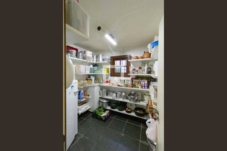 Casa à venda com 640m², 4 quartos e 6 vagasDespensa