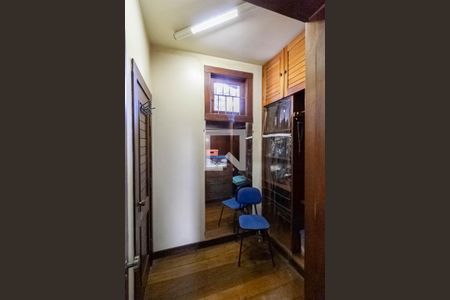 Casa à venda com 640m², 4 quartos e 6 vagasCloset da Semi suíte 