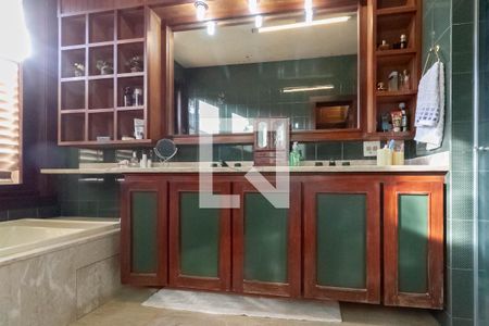 Casa à venda com 640m², 4 quartos e 6 vagasBanheiro da suíte 2 - Master