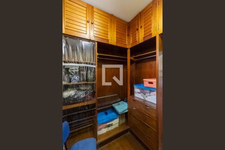Casa à venda com 640m², 4 quartos e 6 vagasCloset da Semi suíte 