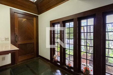 Casa à venda com 640m², 4 quartos e 6 vagasEntrada