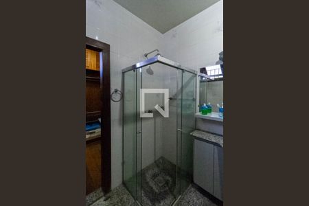 Casa à venda com 640m², 4 quartos e 6 vagasBanheiro social e da semi suíte 