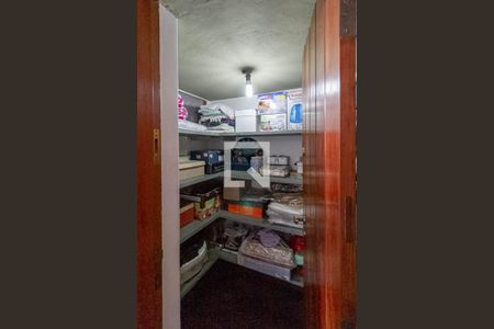 Casa à venda com 640m², 4 quartos e 6 vagasAdega