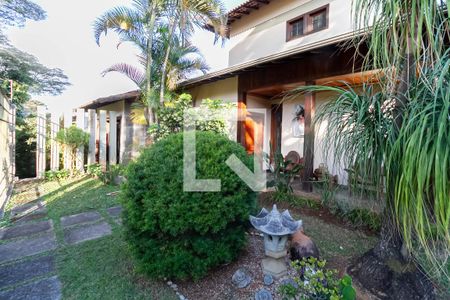 Casa à venda com 640m², 4 quartos e 6 vagasEntrada